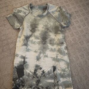 Lululemon Striped Tie-Dye Swiftly tech Shirt